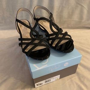 New in box. Life Stride shoes.